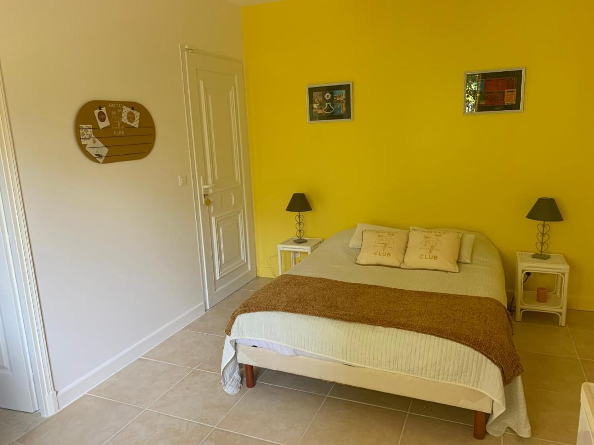 Les Palmiers Hotell Le Muy Exteriör bild