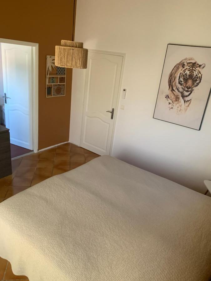 Les Palmiers Hotell Le Muy Exteriör bild