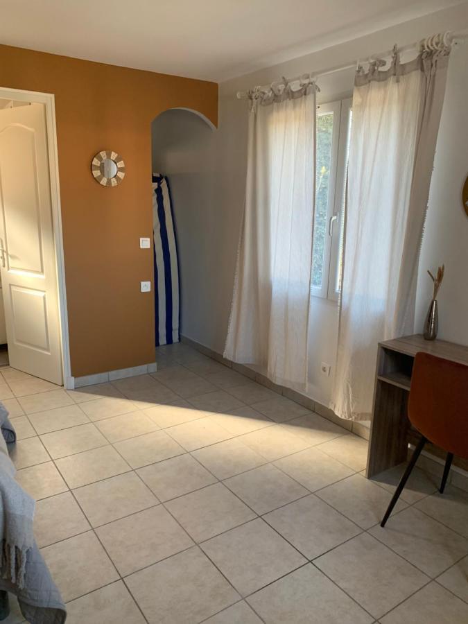 Les Palmiers Hotell Le Muy Exteriör bild