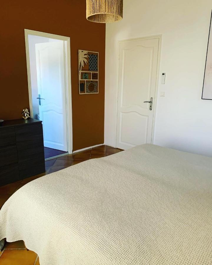 Les Palmiers Hotell Le Muy Exteriör bild