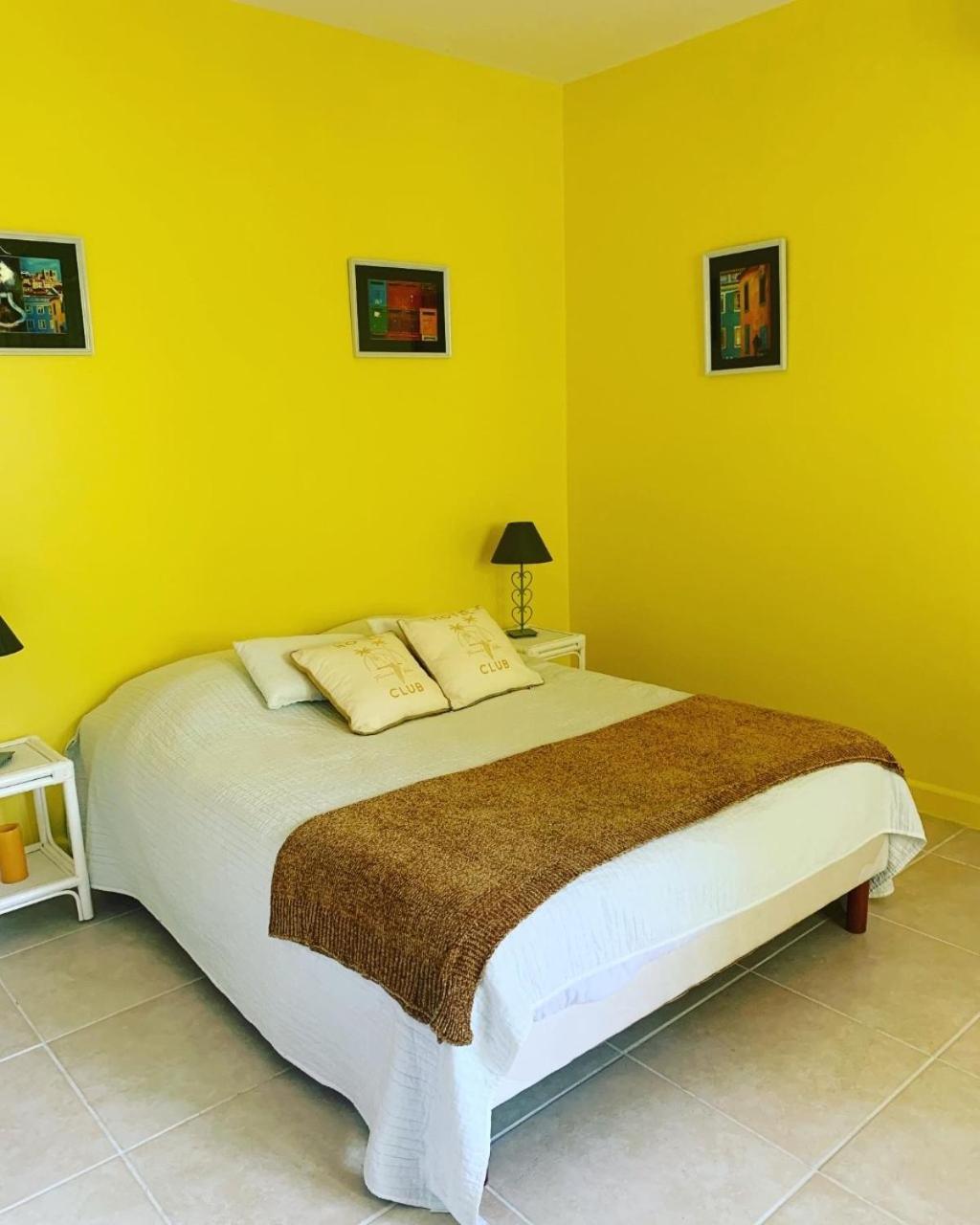 Les Palmiers Hotell Le Muy Exteriör bild